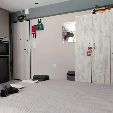 Modern Cozy Vergian 2 Min From The Agioi Theodoroi